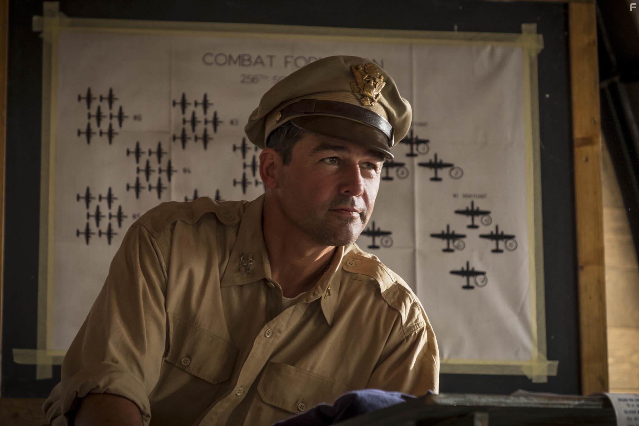 Kyle Chandler in Catch-22 (2019)