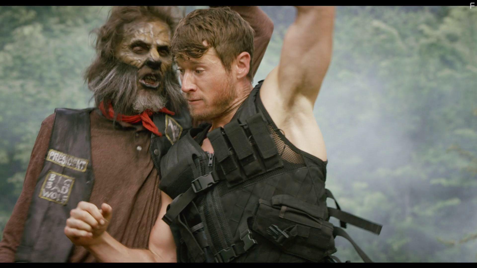 Tom Zembrod and Chad Michael Collins in Howlers (2018)