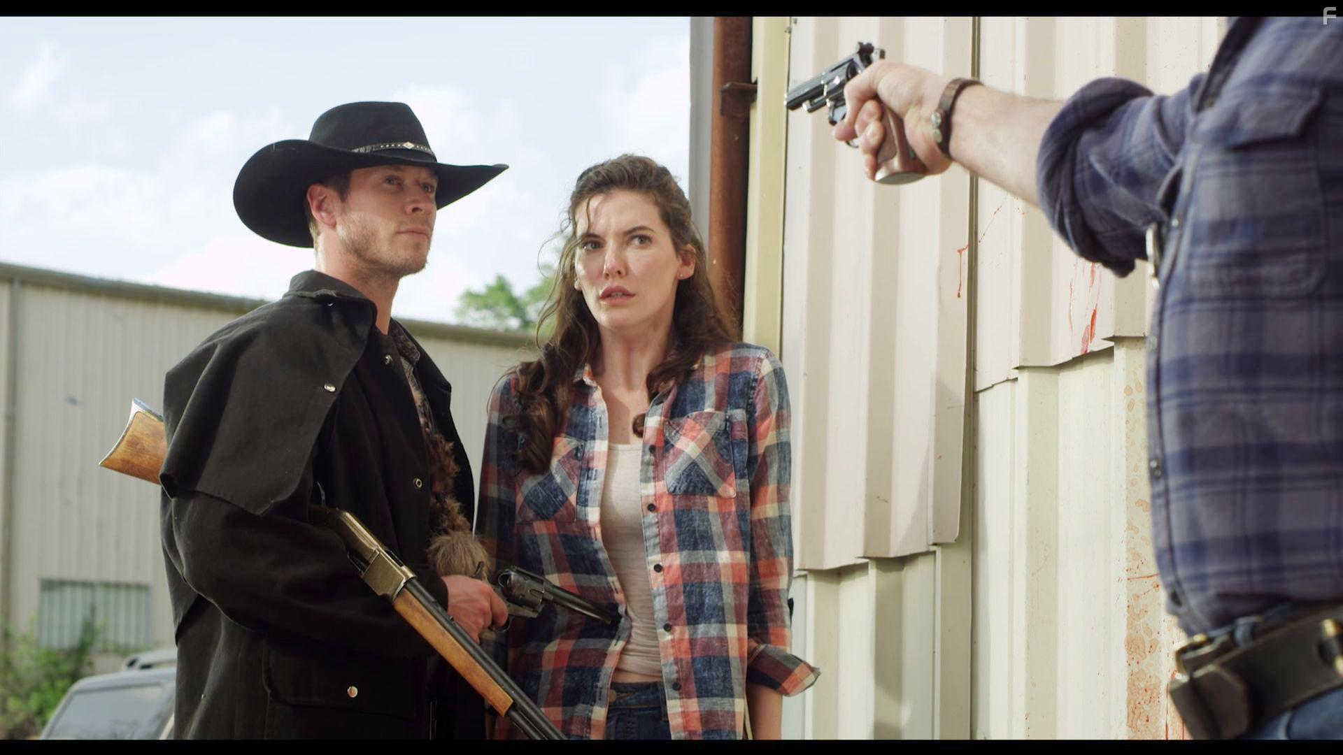 Chad Michael Collins and Chelsea Edmundson in Howlers (2018)