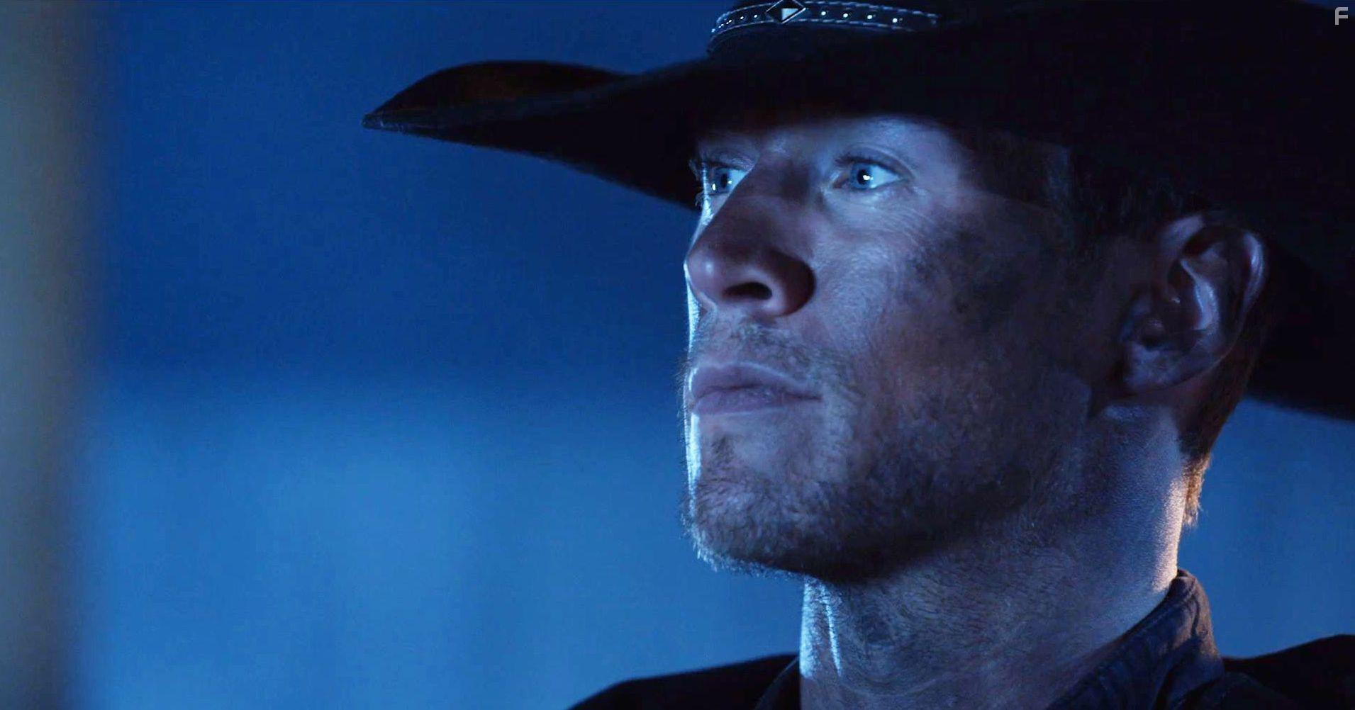 Chad Michael Collins in Howlers (2018)