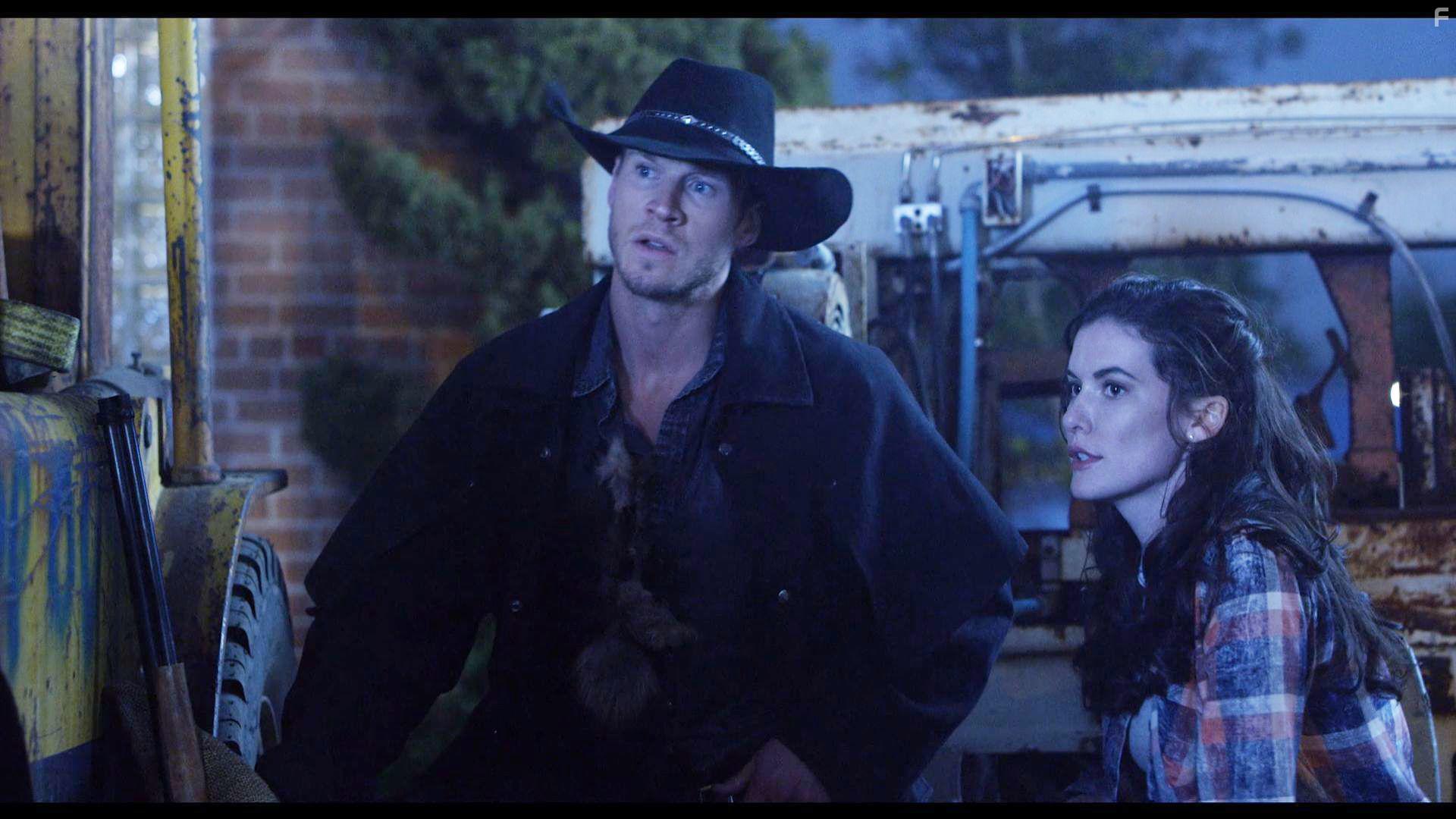 Chad Michael Collins and Chelsea Edmundson in Howlers (2018)