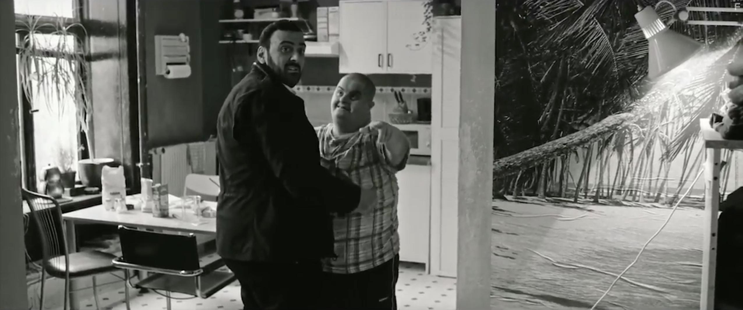 Kubilay Sarikaya and Muhammed Kirtan in Familiye (2017)