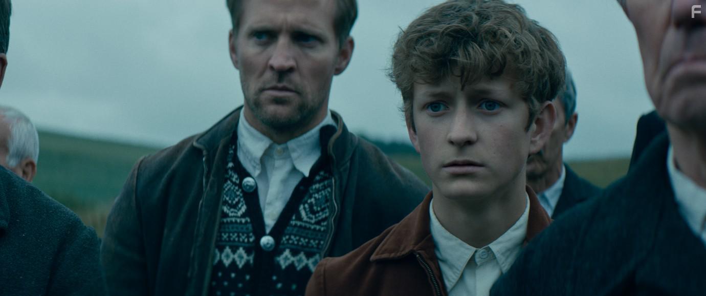 Tobias Santelmann and Jon Ranes in Ut og stjle hester (2019)