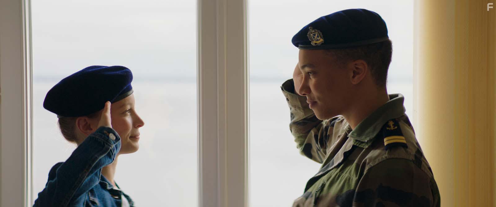 Diane Rouxel and Corentin Fila in Volontaire (2018)