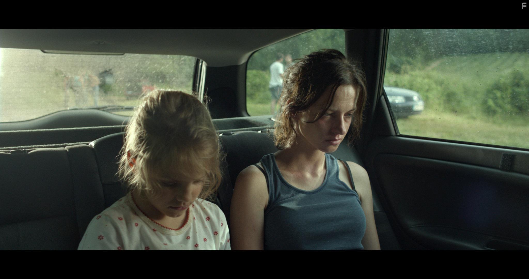 Marta Nieradkiewicz and Natalia Bartnik in Dzikie rze (2017)