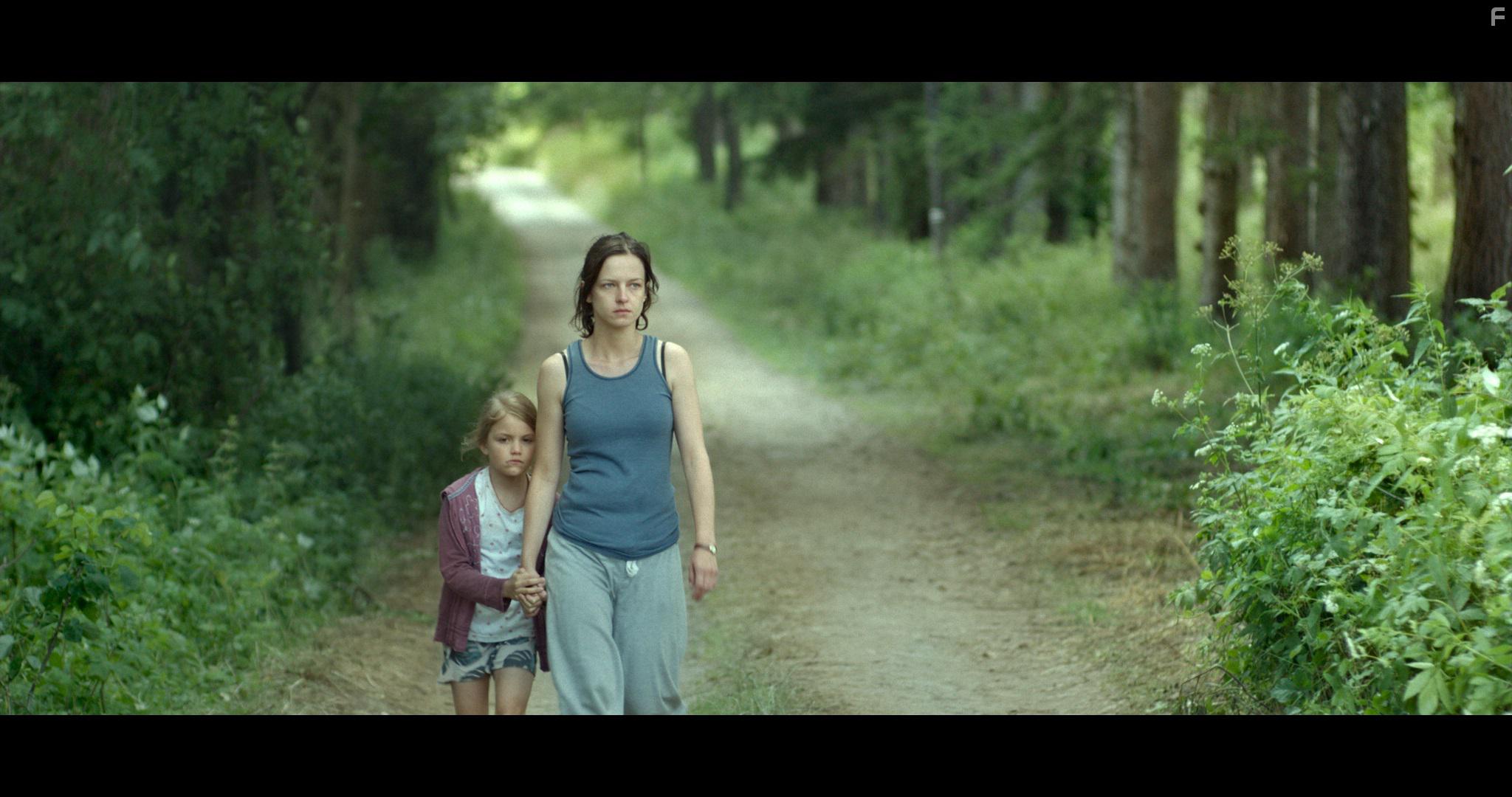 Marta Nieradkiewicz and Natalia Bartnik in Dzikie rze (2017)