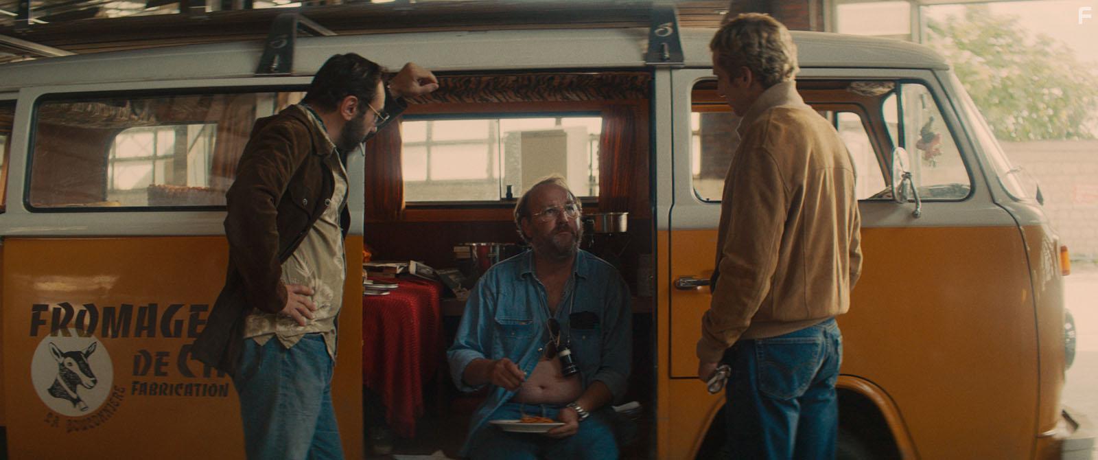 Xavier Beauvois, Guillaume Canet, and Gilles Lellouche in L'amour est une fte (2018)