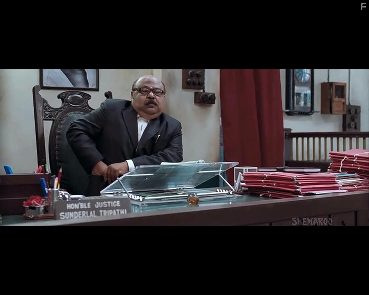 Saurabh Shukla in Jolly LLB (2013)