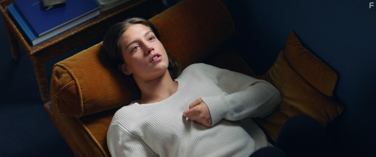 Adle Exarchopoulos in Sibyl (2019)