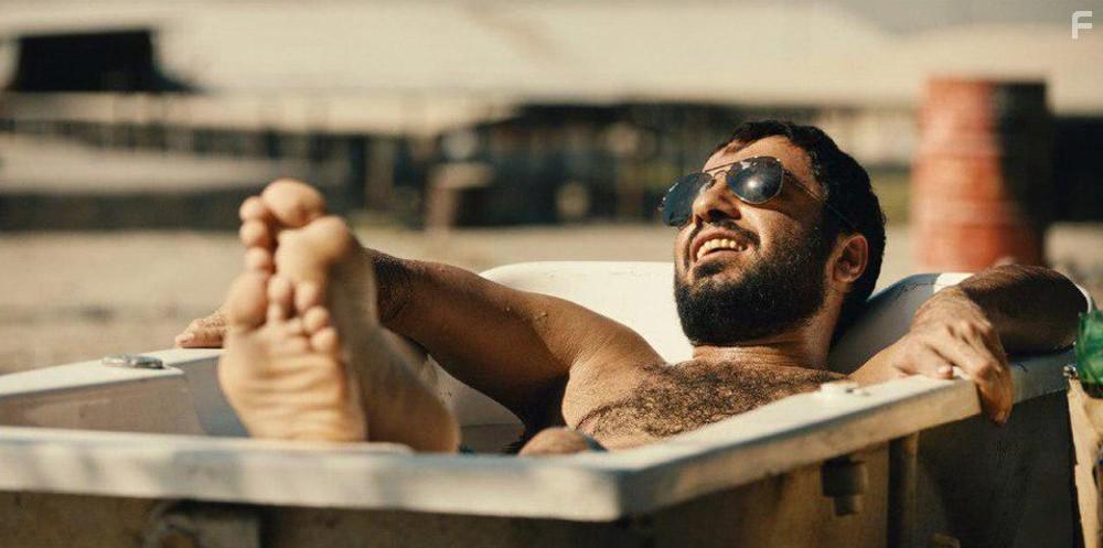 Navid Mohammadzadeh in Maghzhaye Koochake Zang Zadeh (2018)