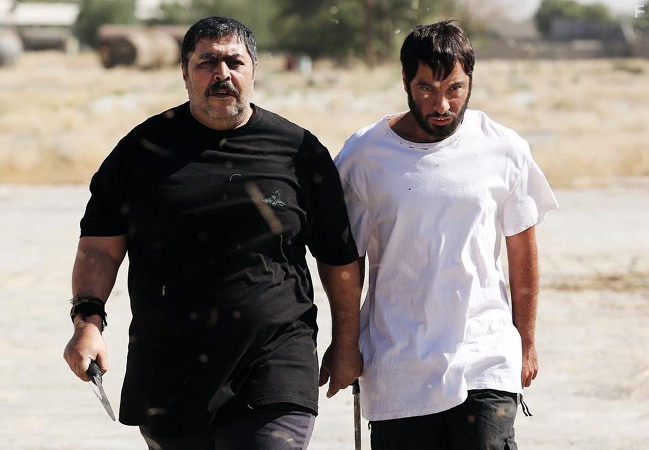 Farhad Aslani and Navid Mohammadzadeh in Maghzhaye Koochake Zang Zadeh (2018)