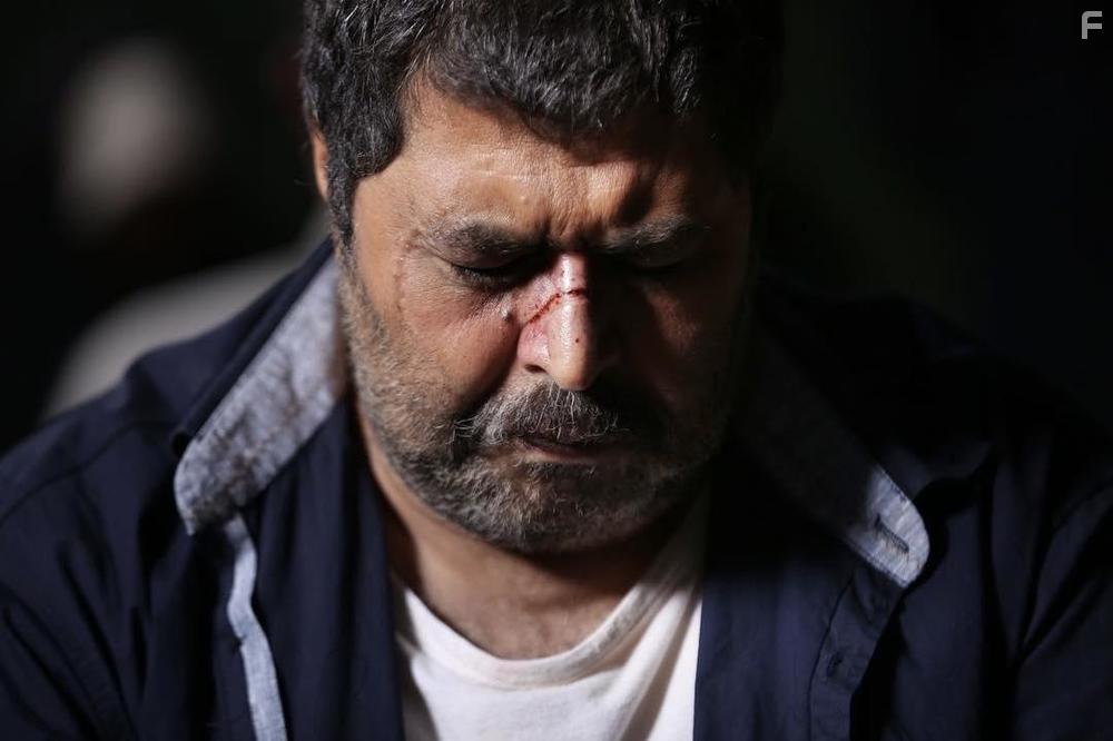 Farhad Aslani in Maghzhaye Koochake Zang Zadeh (2018)