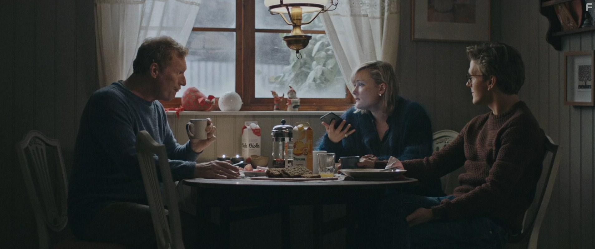 Sven Nordin, Jonas Strand Gravli, and Thea Green Lundberg in Wisting (2019)