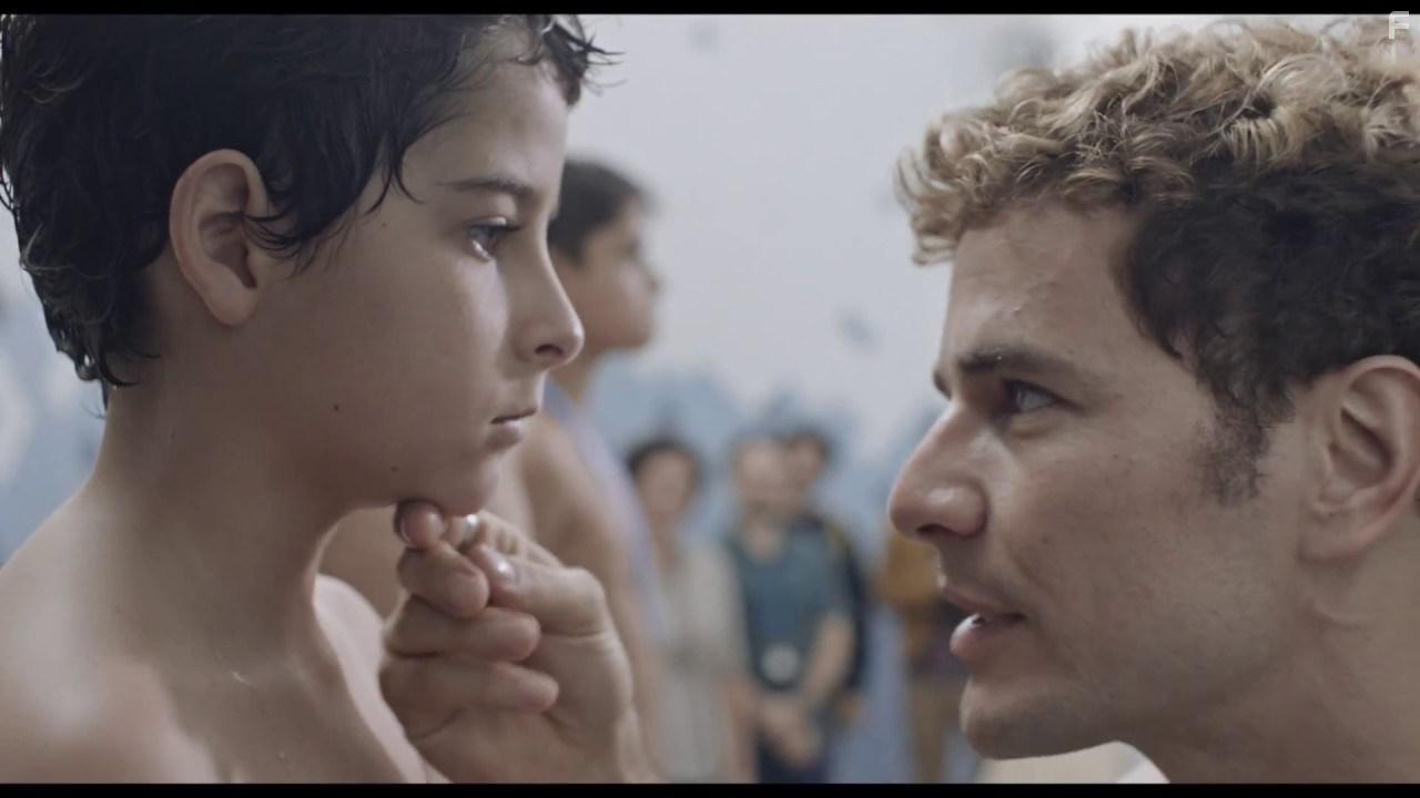 Aos Teus Olhos (2017)