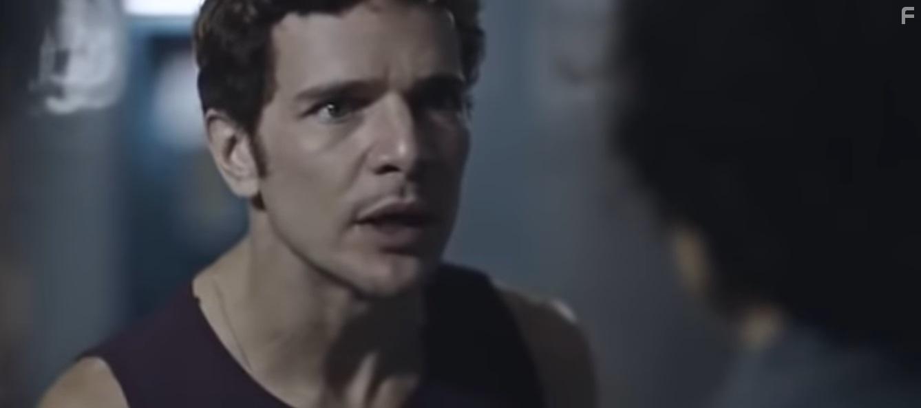 Daniel de Oliveira in Aos Teus Olhos (2017)