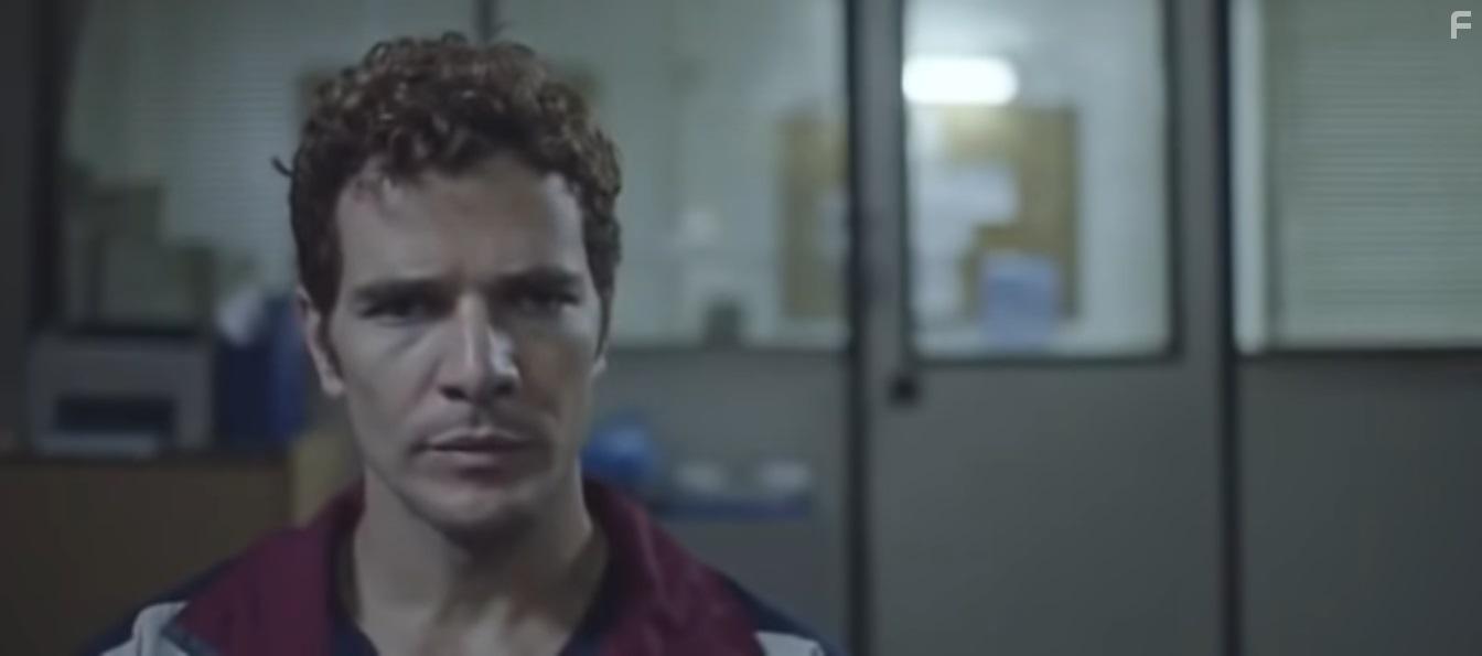 Daniel de Oliveira in Aos Teus Olhos (2017)