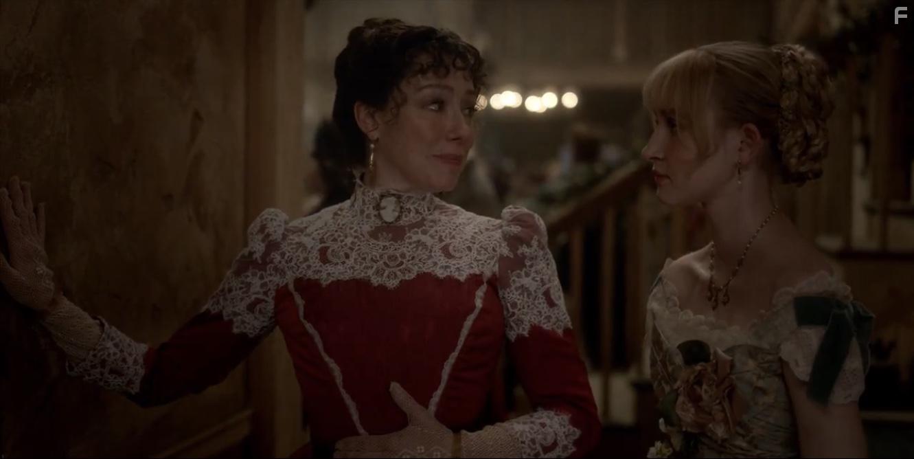 Molly Parker and Lily Keene in Deadwood (2019)