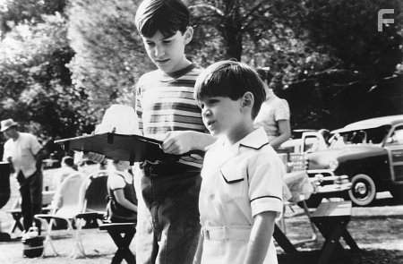 Joseph Mazzello and Seth Mumy in Три желания (1995)