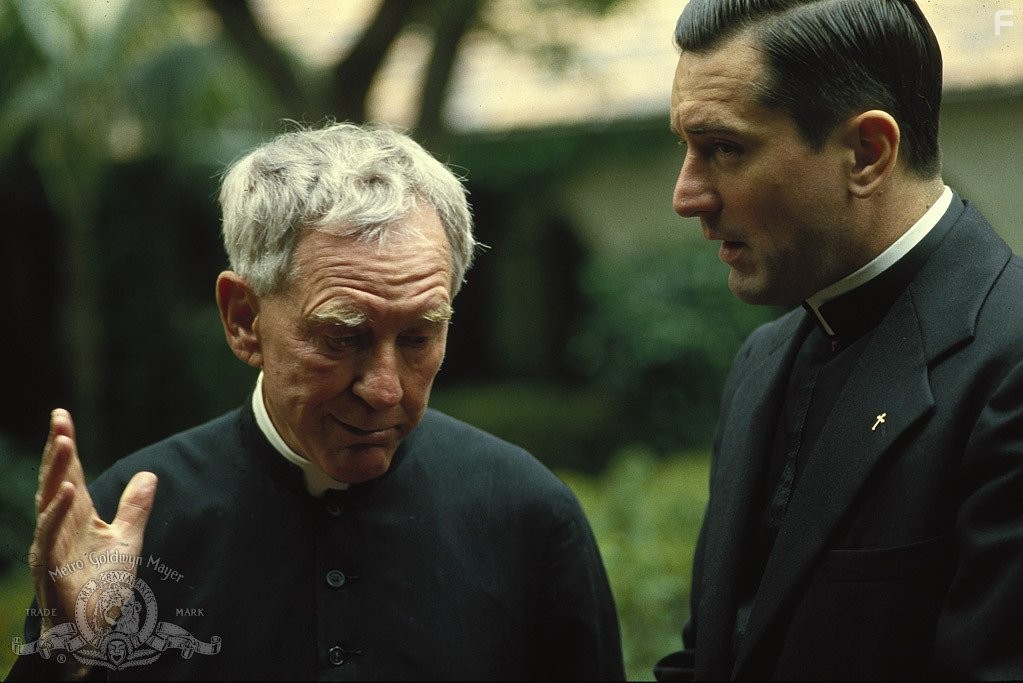 Robert De Niro and Burgess Meredith in Тайны исповеди (1981)