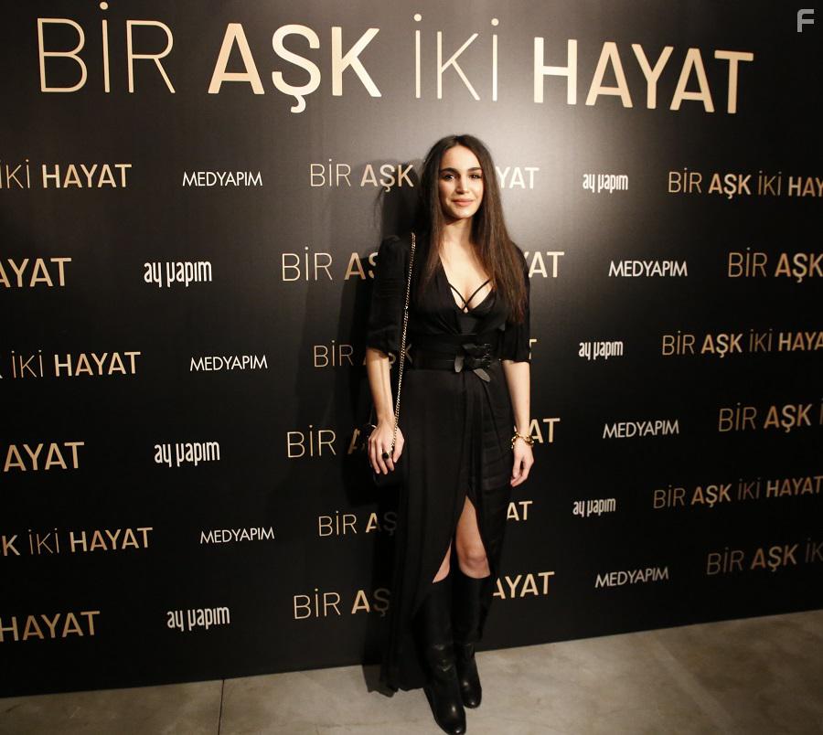 Sahra Sas at an event for Bir Ask Iki Hayat (2019)