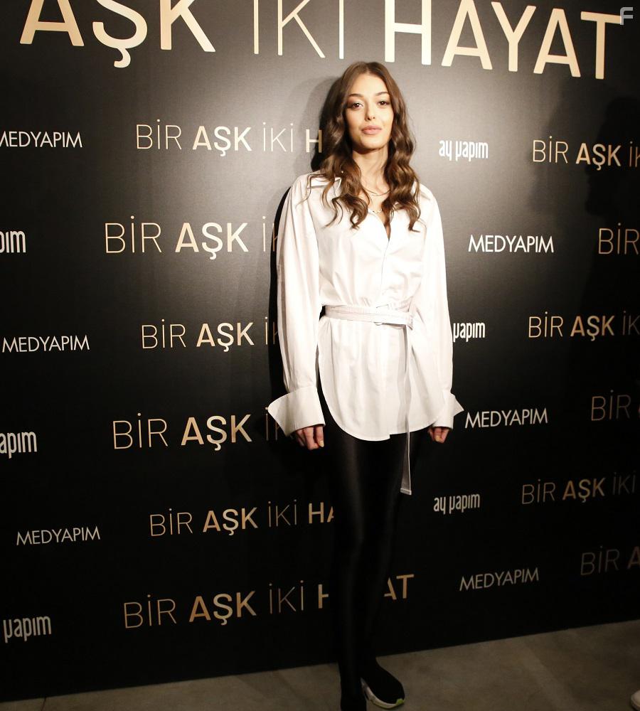 Dilan iek Deniz at an event for Bir Ask Iki Hayat (2019)