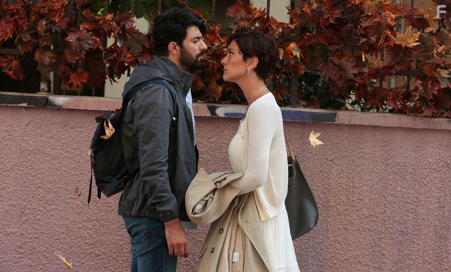 Engin Akyrek and Bergzar Korel in Bir Ask Iki Hayat (2019)
