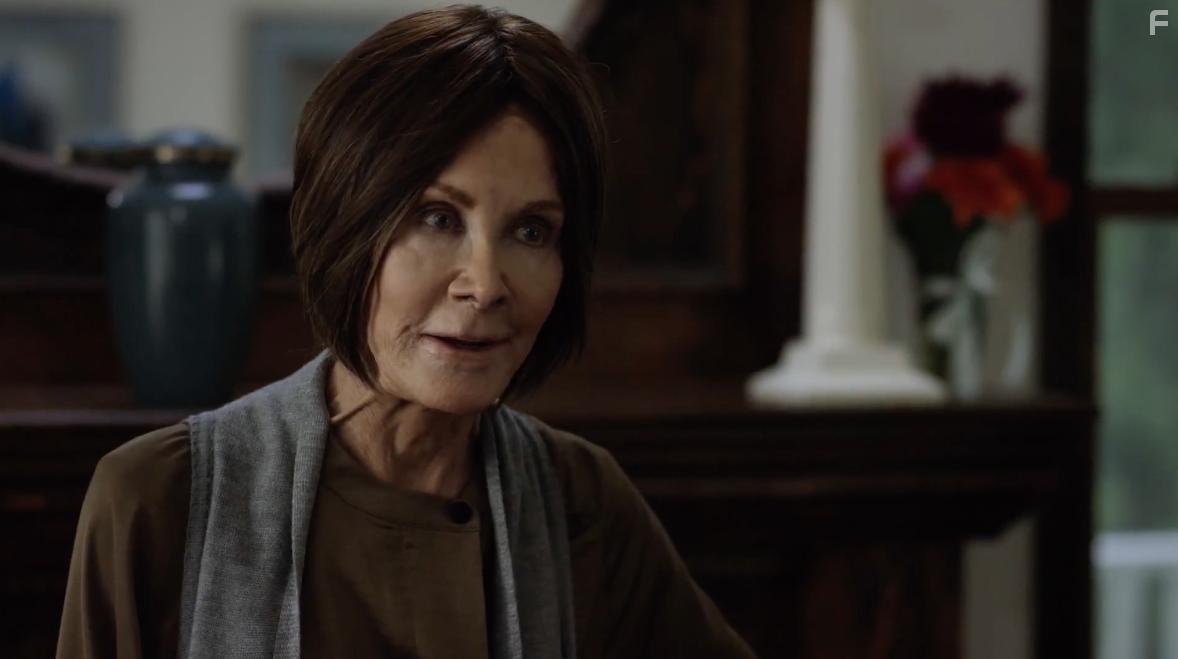 Joan Van Ark in Psycho Wedding Crasher (2017)