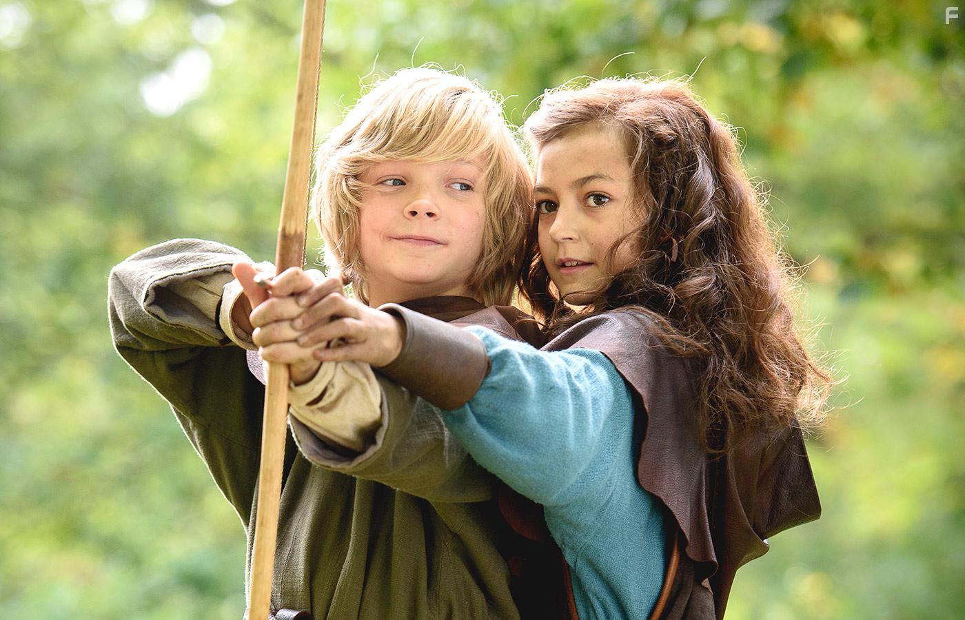 Peter Haber, sa-Lena Hjelm, Peter Mokrosinski, Fredrik Morheden, Claes Mnsson, Frederik Nilsson, Pernilla Olsson, Torkel Petersson, Gustaf kerblom, Jimmy Lindstrm, Gaute Storaas, Ellen Jelinek, Nina Zanjani, Joel Spira, Jessica Ask, Klas Wiljergrd, Emma Knyckare, Vilgot Hedtjrn, Ellinea Siambalis, Molly Faulseit, Magnus Liman, Niclas Johansson, Johanna Lundaahl, Nils Lindenmo, and Alva Hagnell in Halvdan Viking (2018)