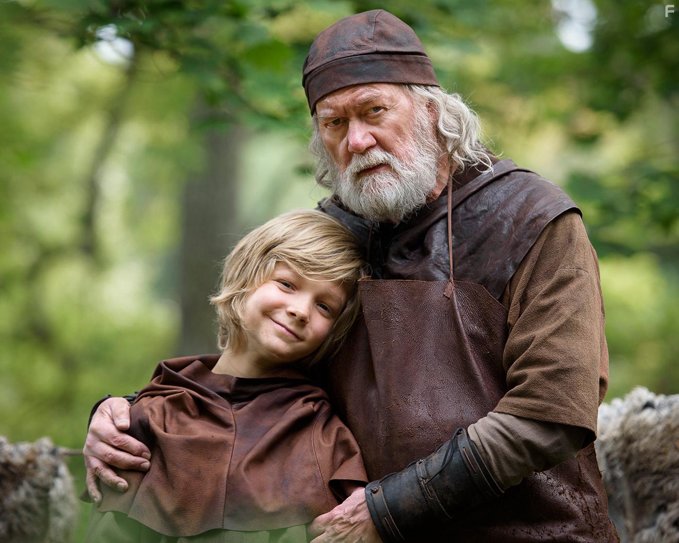 Peter Haber, sa-Lena Hjelm, Peter Mokrosinski, Fredrik Morheden, Claes Mnsson, Frederik Nilsson, Pernilla Olsson, Torkel Petersson, Gustaf kerblom, Jimmy Lindstrm, Gaute Storaas, Ellen Jelinek, Nina Zanjani, Joel Spira, Jessica Ask, Klas Wiljergrd, Emma Knyckare, Vilgot Hedtjrn, Ellinea Siambalis, Molly Faulseit, Magnus Liman, Niclas Johansson, Johanna Lundaahl, Nils Lindenmo, and Alva Hagnell in Halvdan Viking (2018)