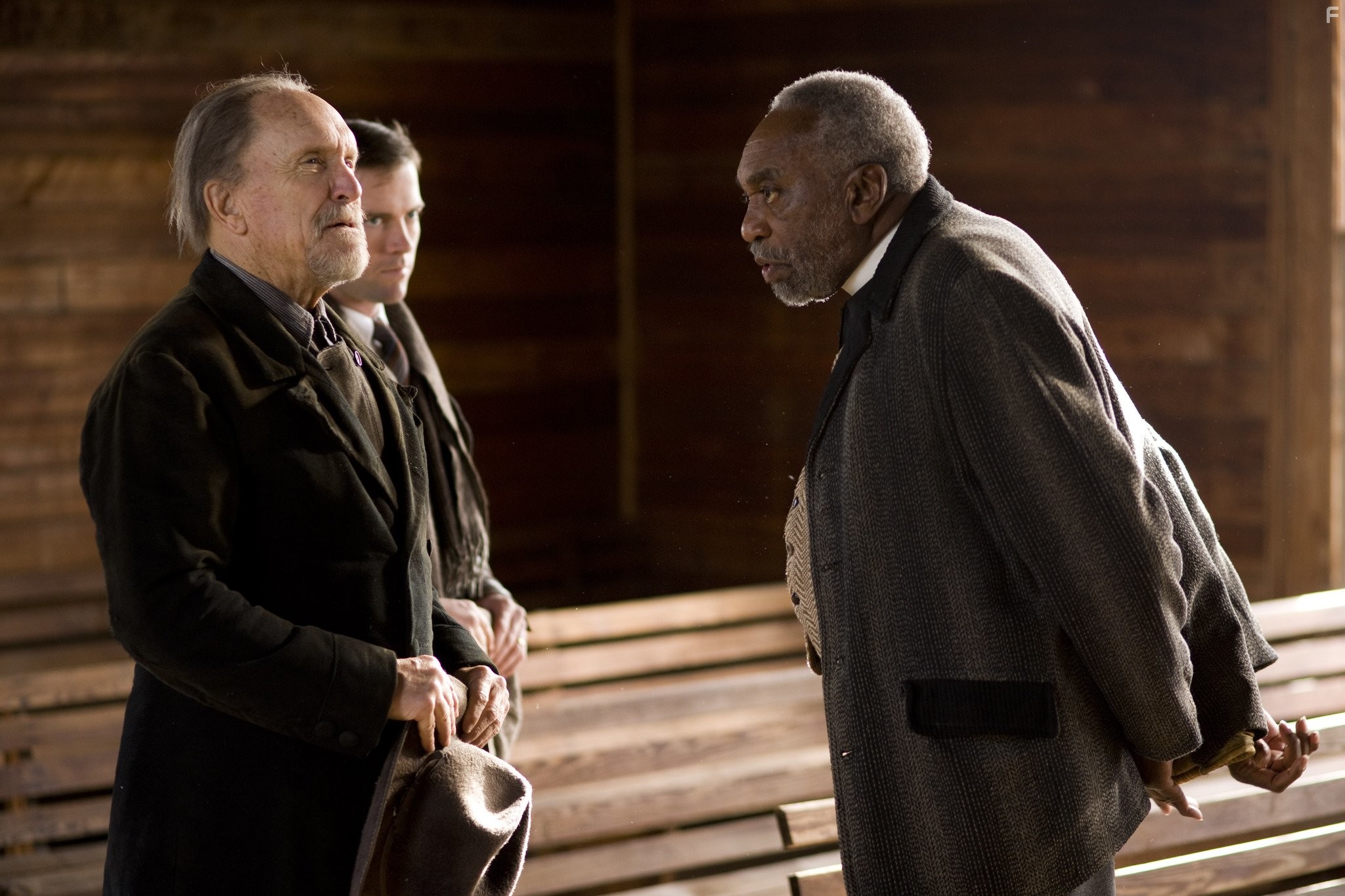 Robert Duvall, Lucas Black, and Bill Cobbs in Похороните меня заживо (2009)