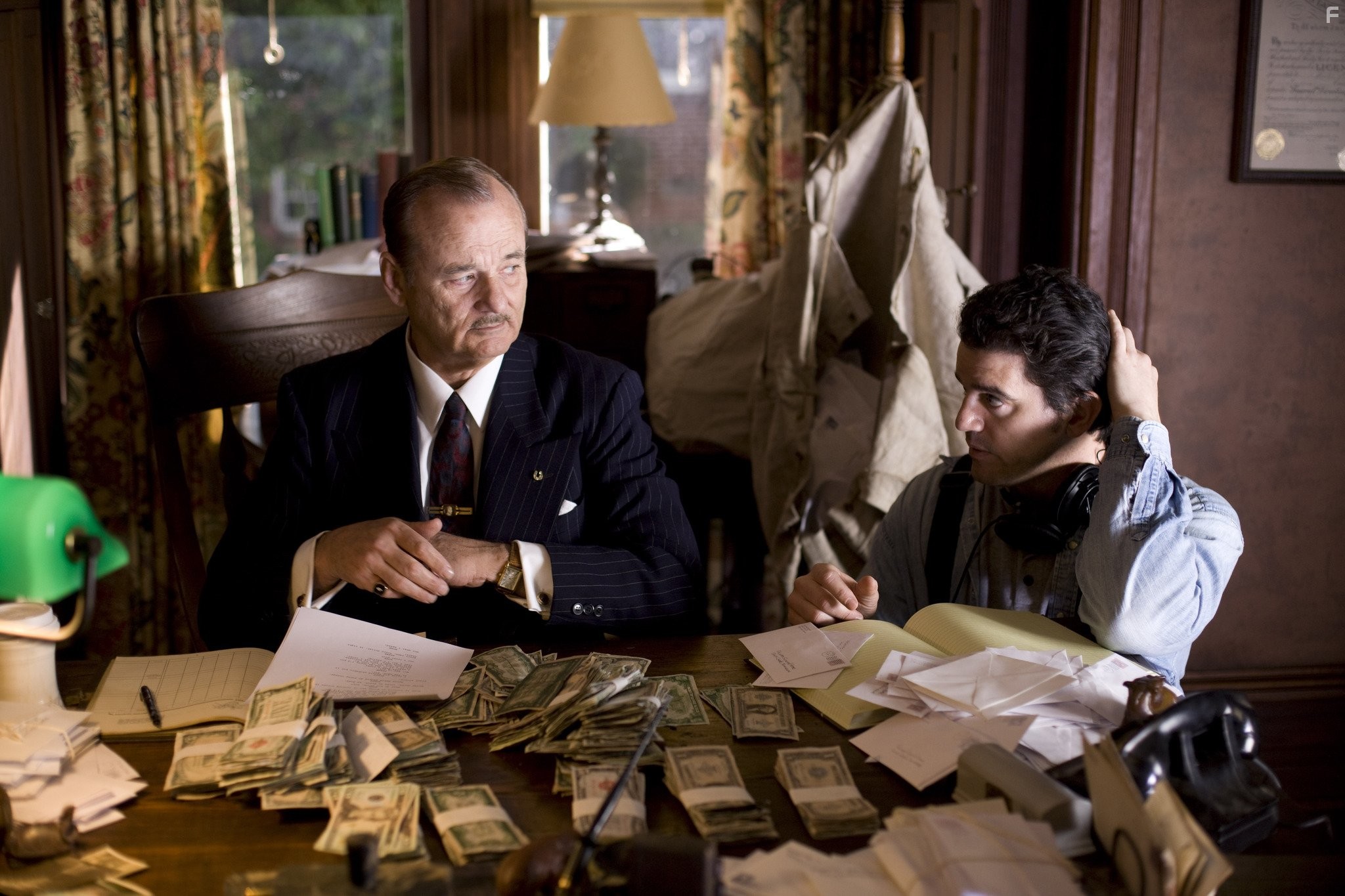 Bill Murray and Aaron Schneider in Похороните меня заживо (2009)