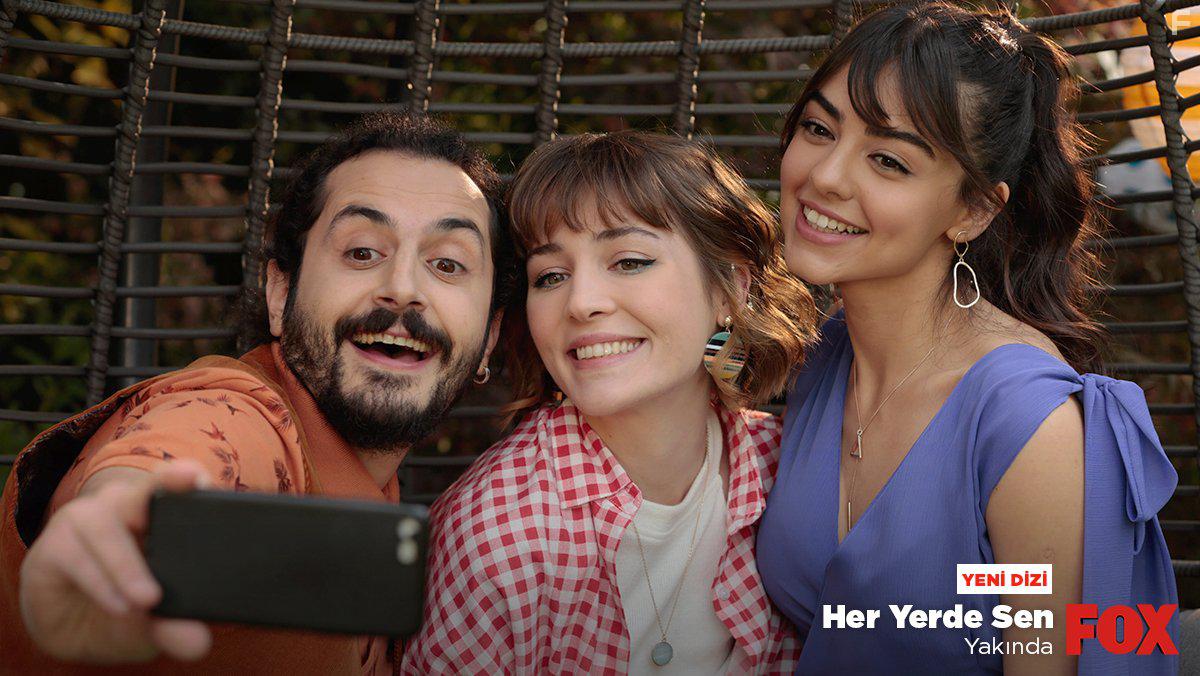 Deniz Isin, Ali Barkin, and Aslihan Malbora in Her Yerde Sen (2019)
