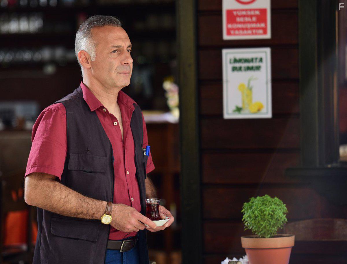 Ahmet Saraoglu in Benim Tatli Yalanim (2019)