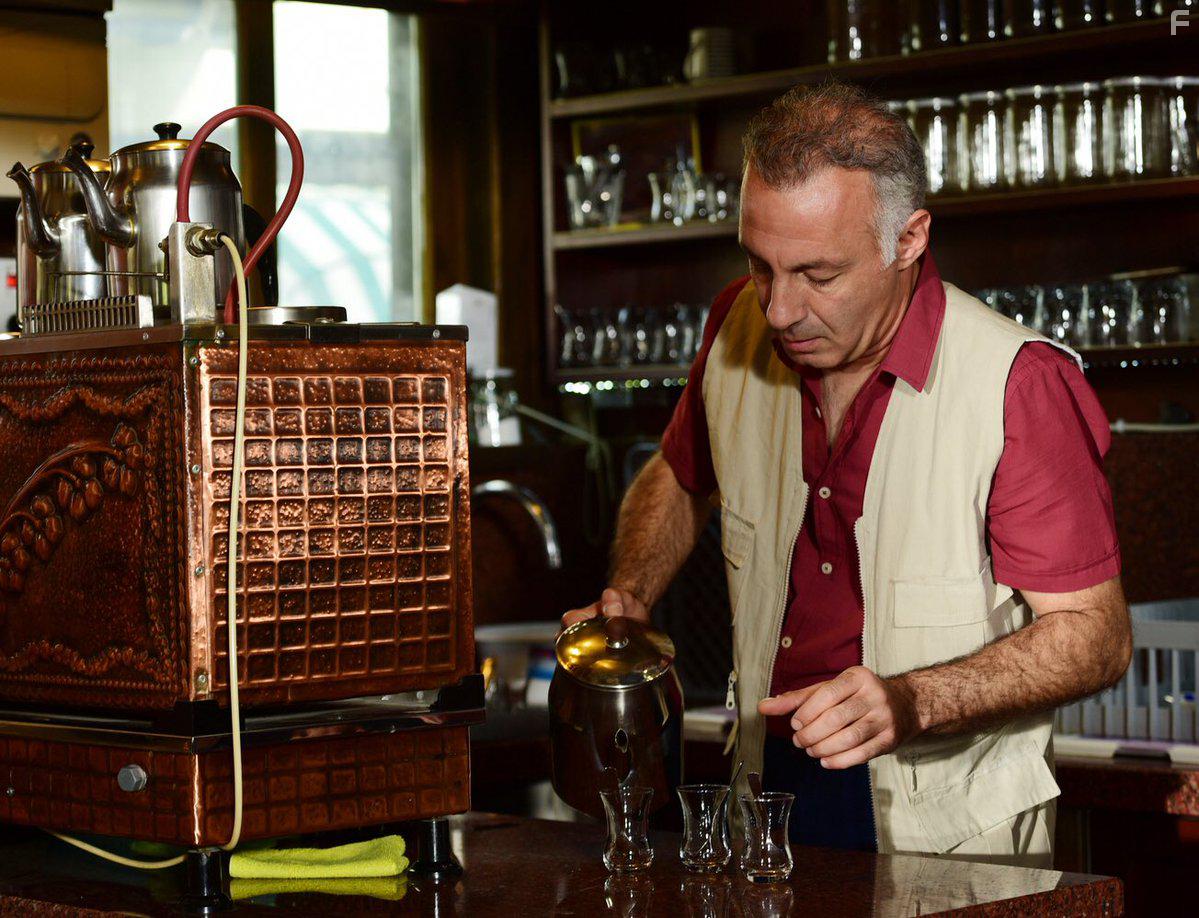 Ahmet Saraoglu in Benim Tatli Yalanim (2019)