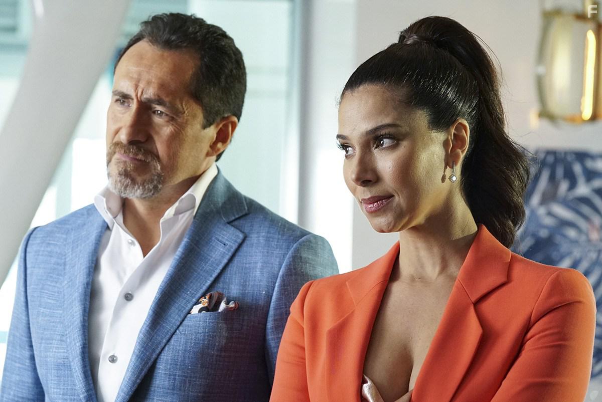 Demin Bichir and Roselyn Sanchez in Grand Hotel (2019)