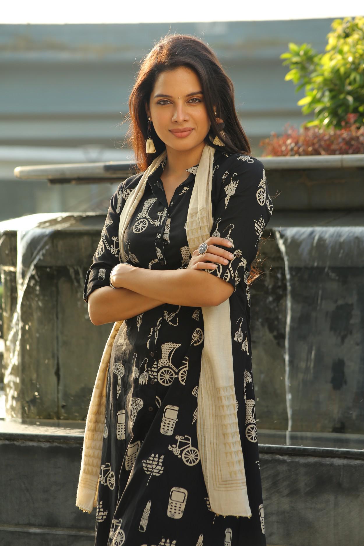 Tanya Hope in Thadam (2019)