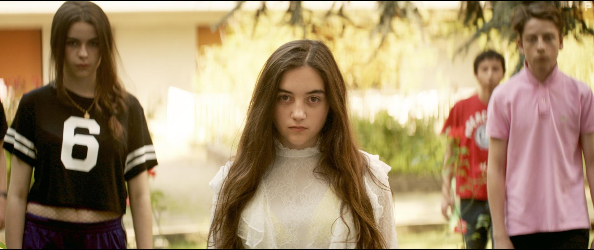 Luna Bajrami in L'heure de la sortie (2018)