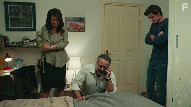 Yigit Koak, Kubilay Penbeklioglu, and zlem Baskaya in Kimse Bilmez (2019)