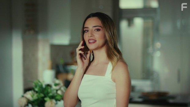 Zehra Yilmaz in Kimse Bilmez (2019)