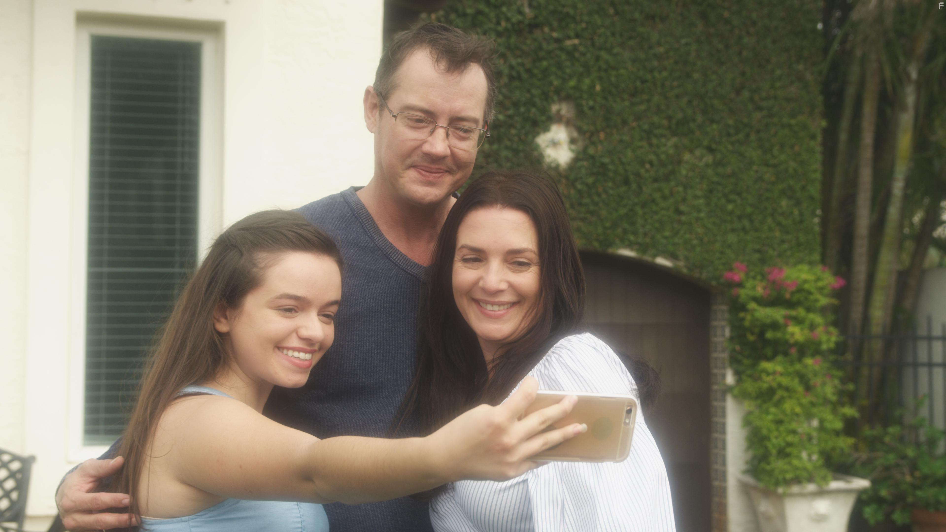 Jason London, Barbie Castro, and Taylor Castro in Marriage Killer (2019)