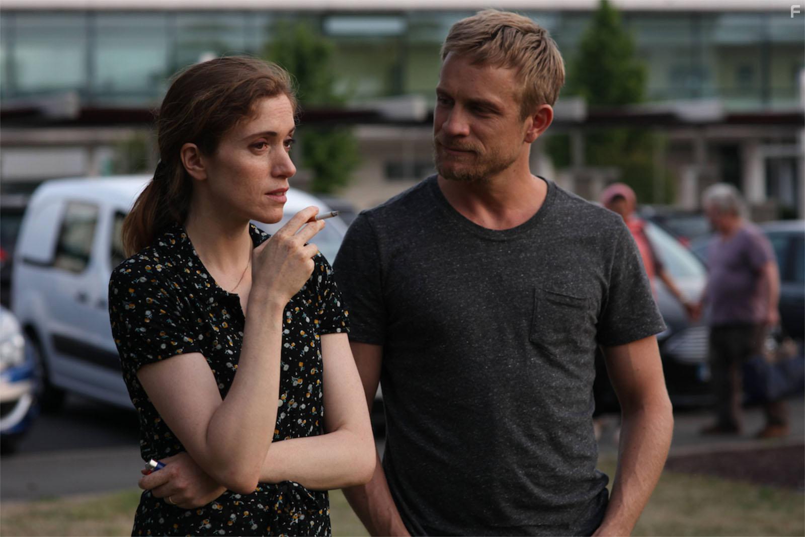 Jrmie Renier and Maud Wyler in L'Ordre des mdecins (2018)