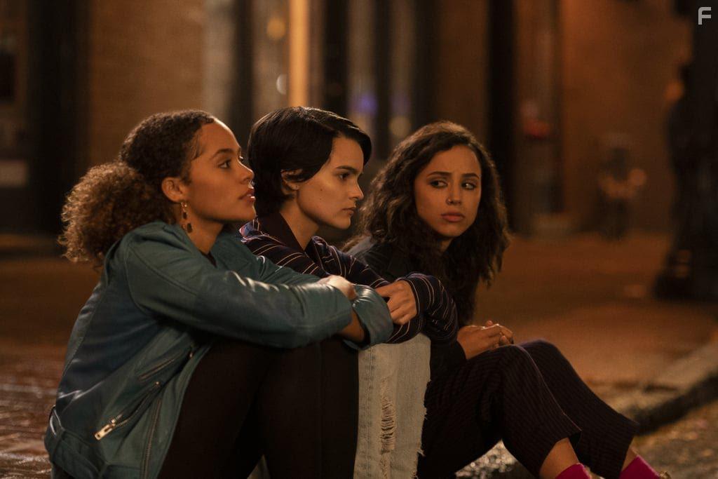 Kiana Madeira, Brianna Hildebrand, and Quintessa Swindell in Trinkets (2019)