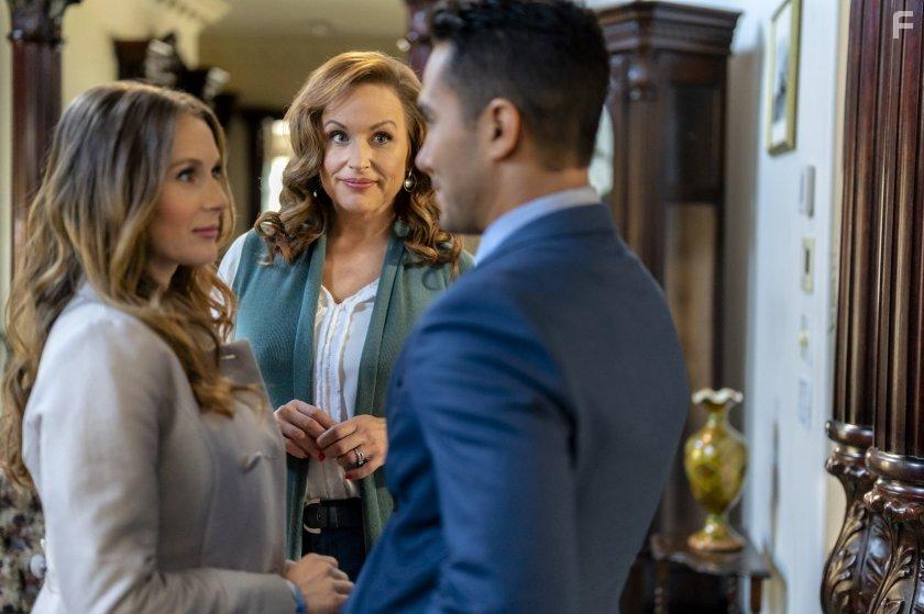 April Telek, Alexa PenaVega, and Carlos PenaVega in Picture Perfect Mysteries: Exit, Stage Death (2020)