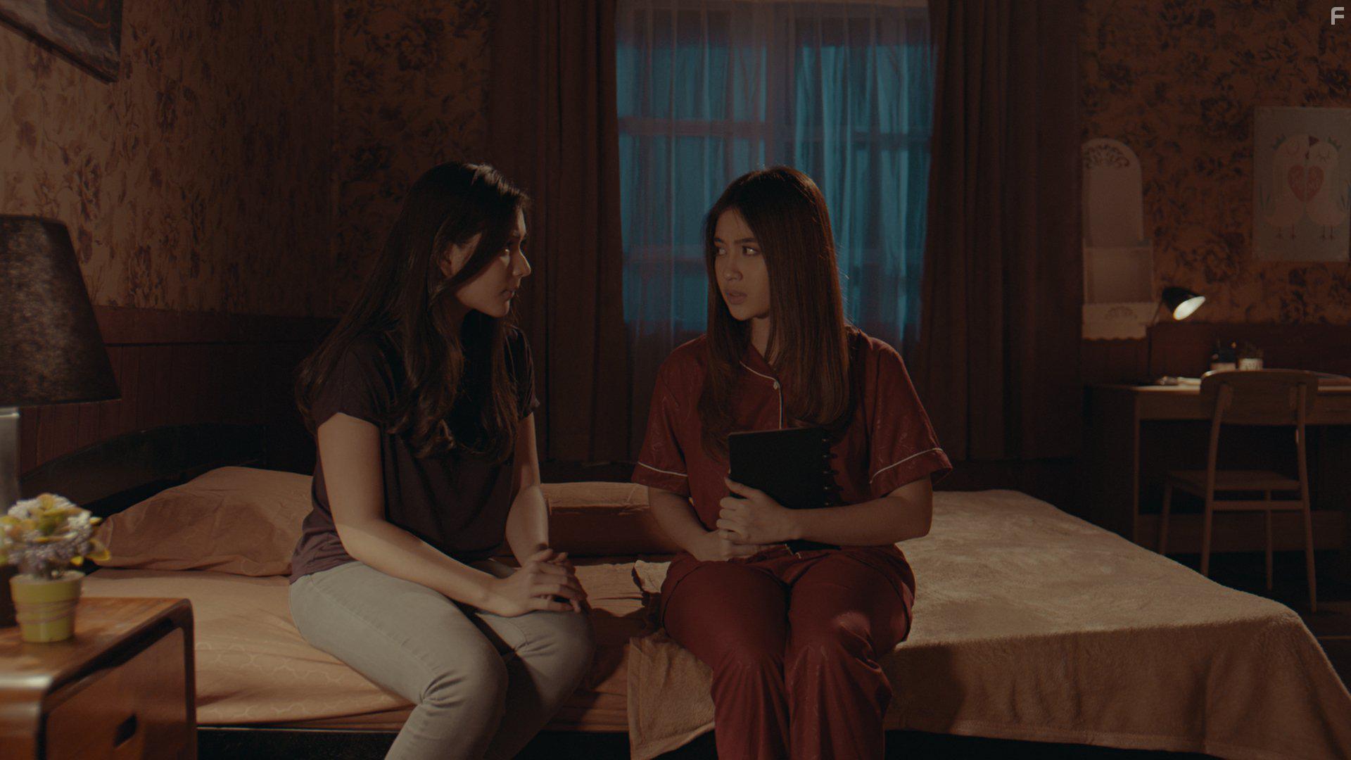 Nabilah Ratna Ayu Azalia and Jessica Mila in Mata Batin 2 (2019)