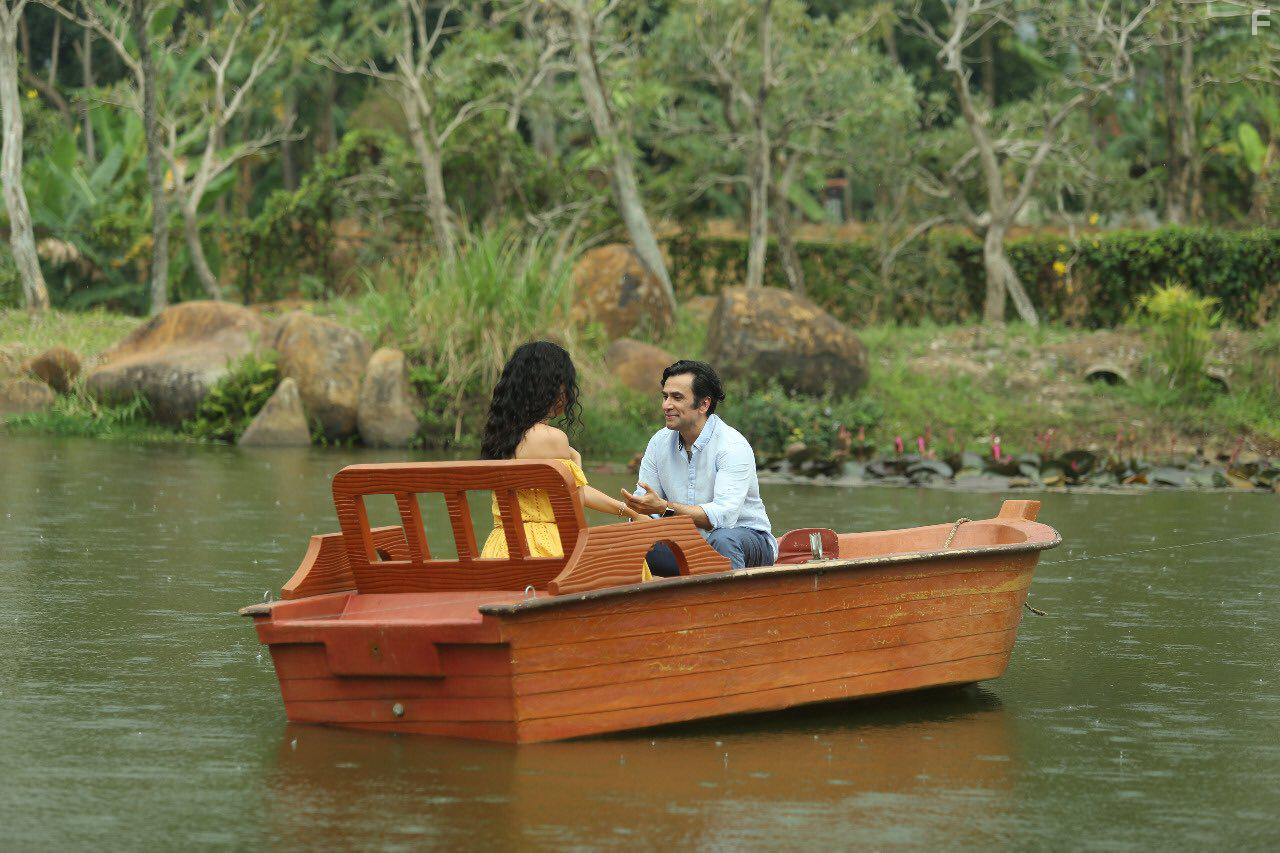 Sophia Latjuba and Jeremy Thomas in Mata Batin 2 (2019)