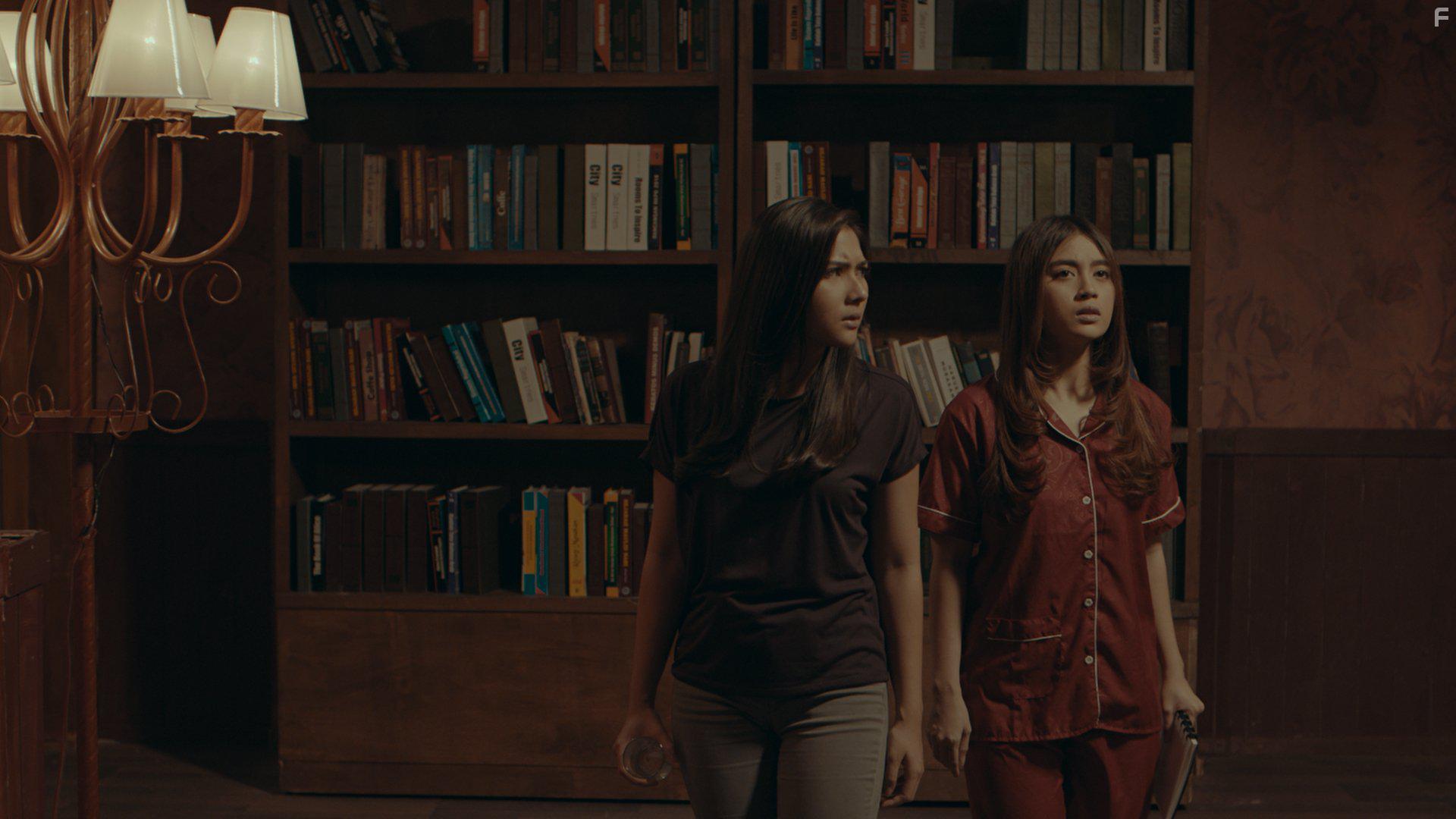 Nabilah Ratna Ayu Azalia and Jessica Mila in Mata Batin 2 (2019)