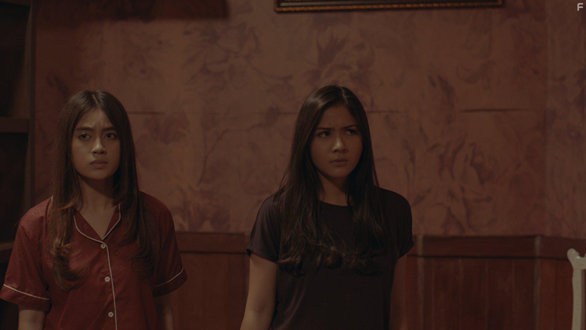 Nabilah Ratna Ayu Azalia and Jessica Mila in Mata Batin 2 (2019)