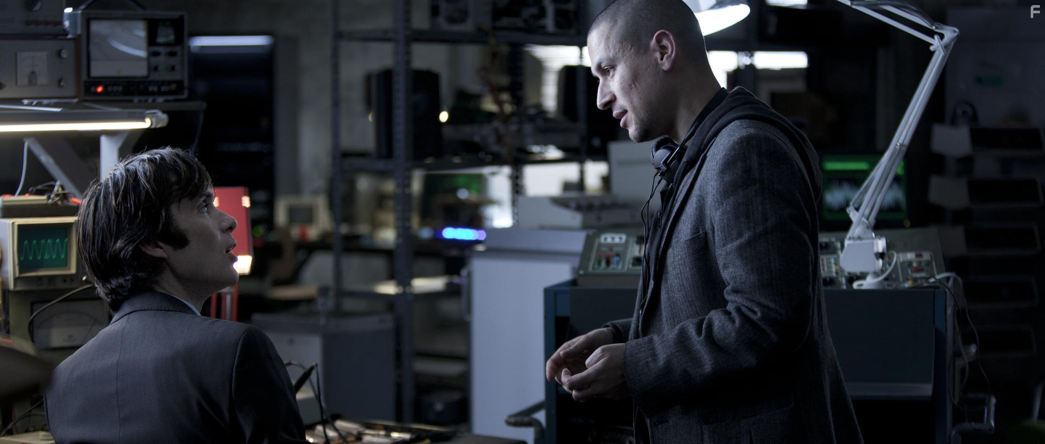 Rodrigo Corts and Cillian Murphy in Red Lights (2012)