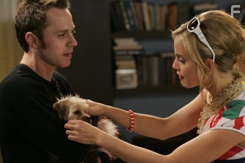Giovanni Ribisi and Mena Suvari in Собачья проблема (2006)