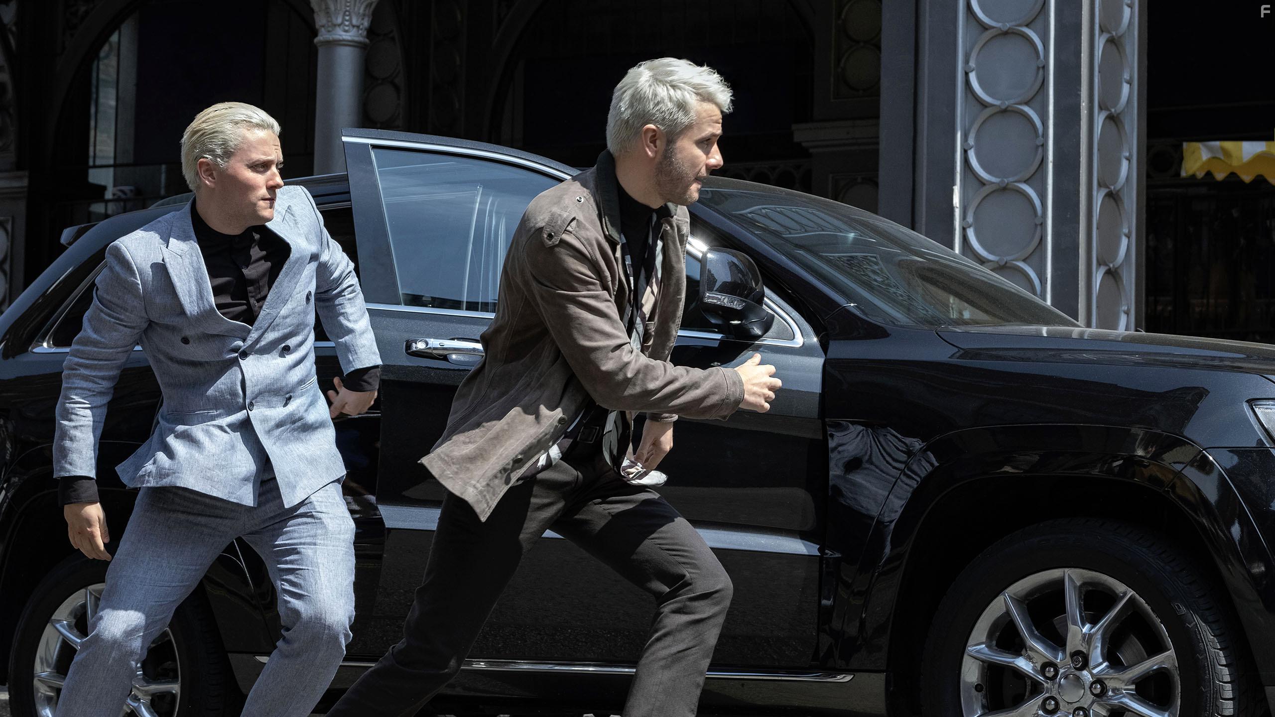 Ronan Raftery and Jon Fletcher in The Rook (2019)